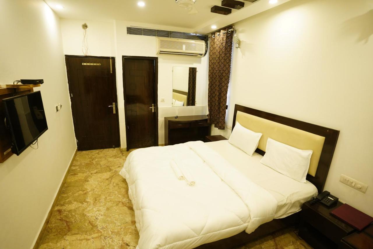 Hotel Sehej Inn Nuova Delhi Esterno foto